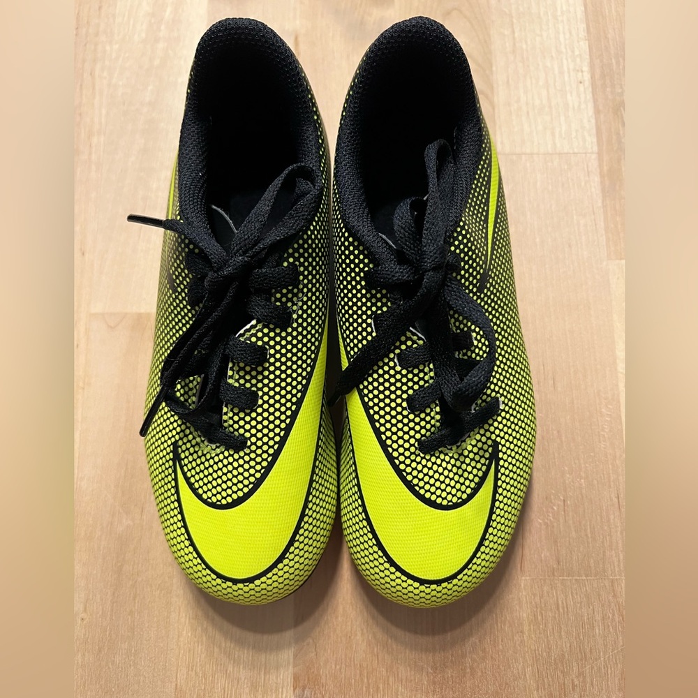 Kids size 12 Nike soccer clears